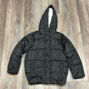 Girls Old Navy black water-resistant sharpa lined hooded parka. Like new.